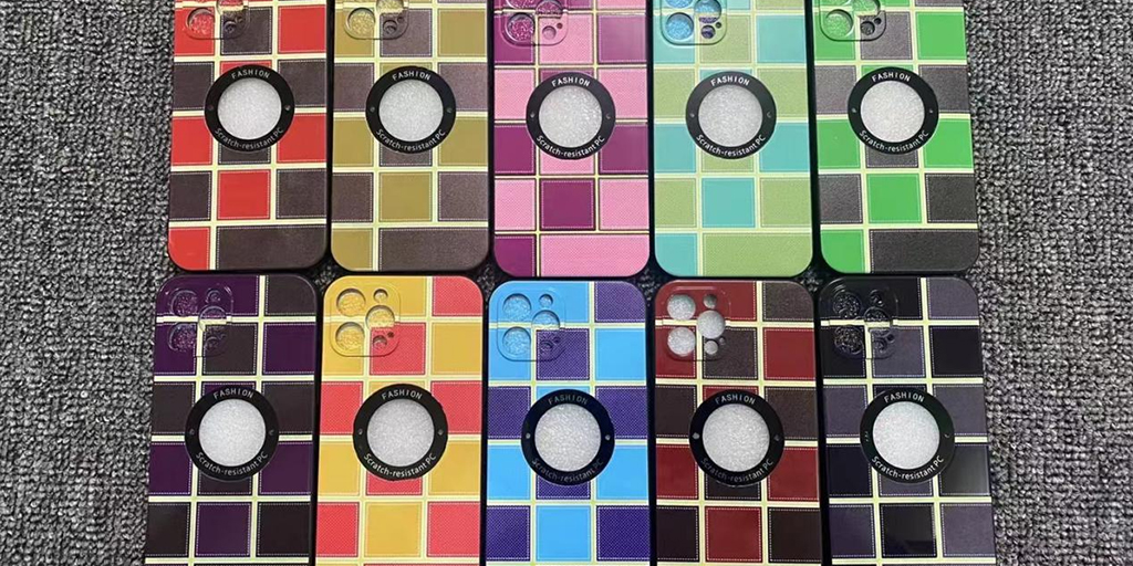Voordele en nadele van 'n verskeidenheid materiale selfoontas